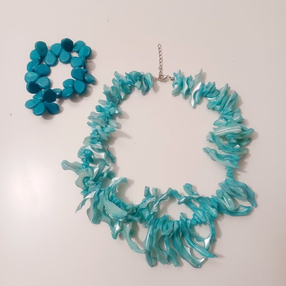 Turquoise Mother of Pearl Necklace and Teardrop Turquoise Bracelet Set - Picture 1 of 2